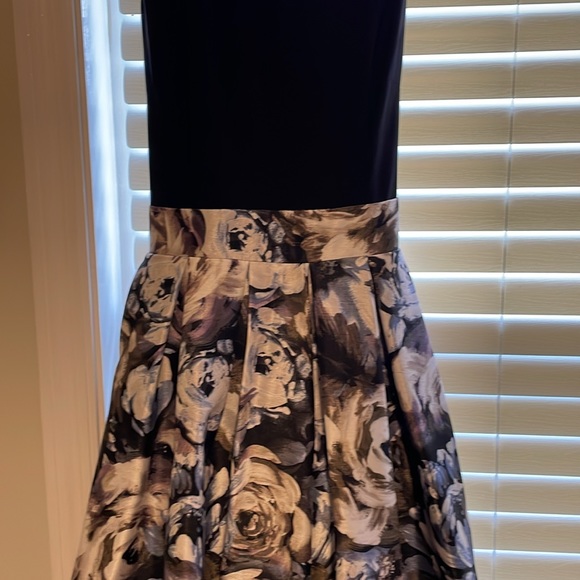 Semi-formal dress. Perfect for dances, weddings, ceremonies! Like new! - Picture 4 of 6